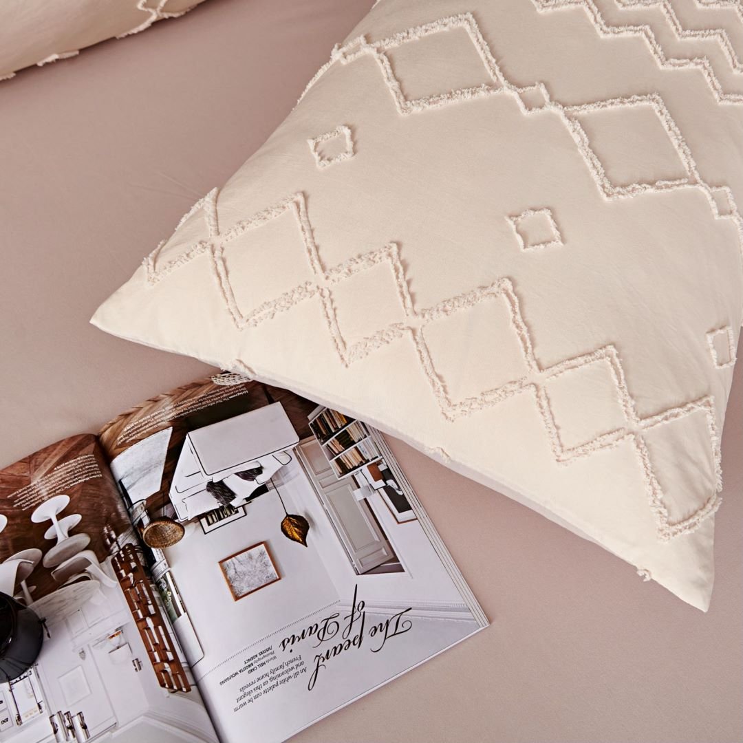 Delicate Pink Geometric Microfiber Bedding Set - Queen